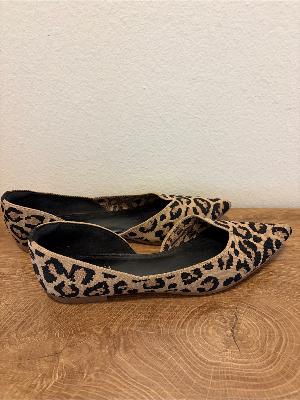 Vivaia Melia Pointed Toe D'Orsay Flats (B3)